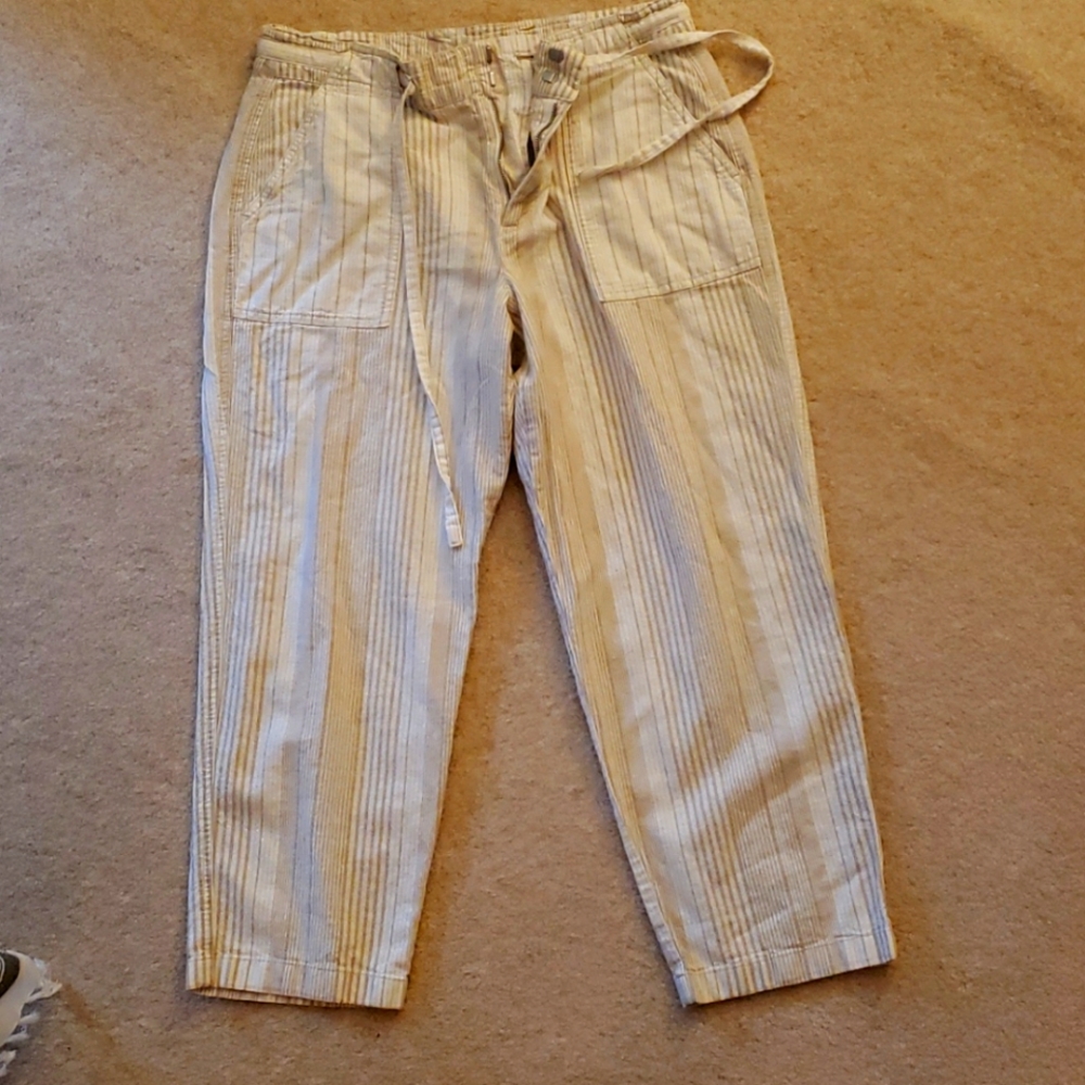 Gap. M.  Crop tie waist pants.